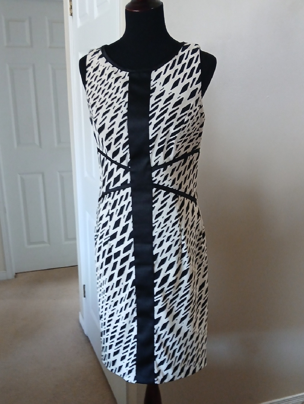 💓3/$15 Signature by Sangria Black and White Sheath Midi Dress